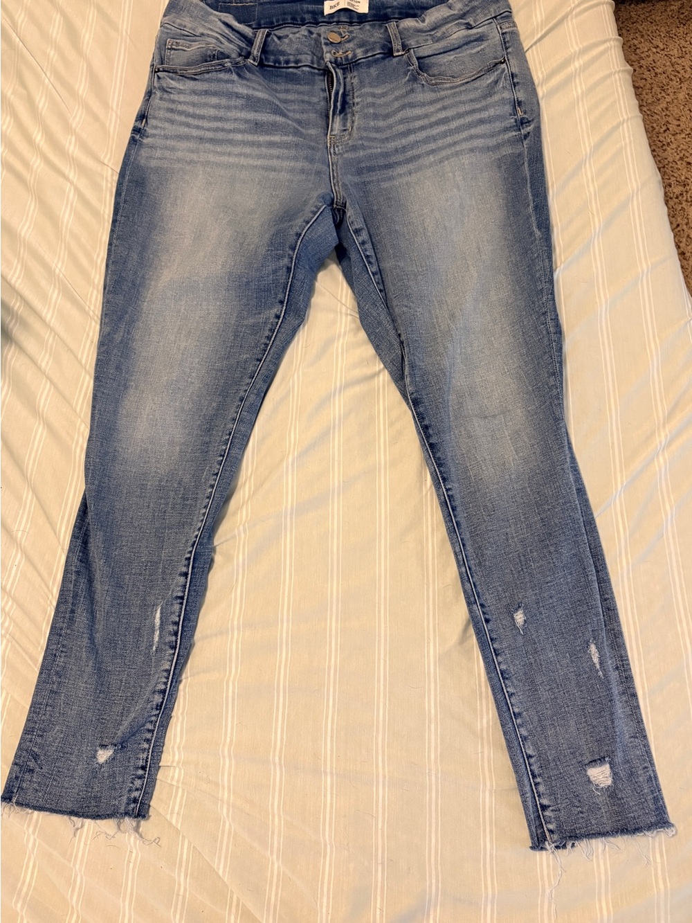Buckle BKE Payton Light wash Women’s Distressed Skinny Jeans